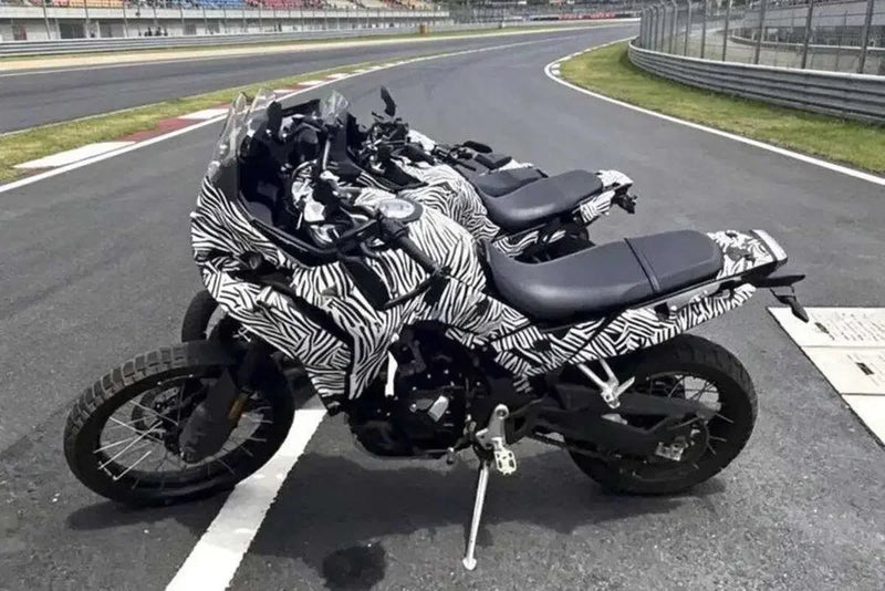 CFMoto 550MT 2027 : ce que l’on sait vraiment, la question du permis A2 et les accessoires de la 450MT