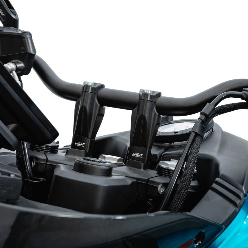 Riser LOBOO CJG603 montati sulla CFMOTO 800MT-X, vista laterale del manubrio rialzato