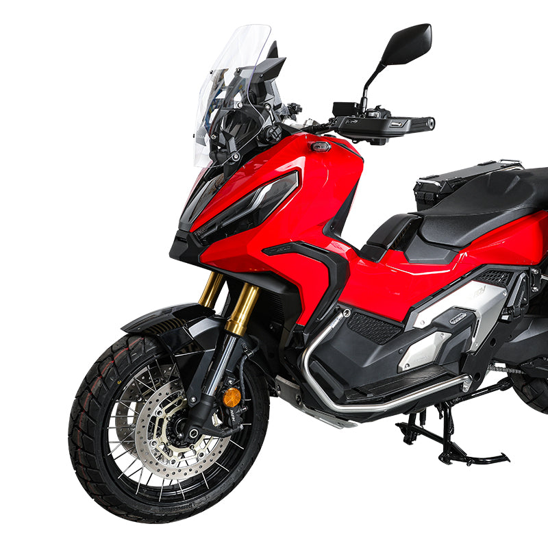 Honda X-ADV 750 rossa con crash bar LOBOO CHG332, vista tre quarti anteriore sinistra