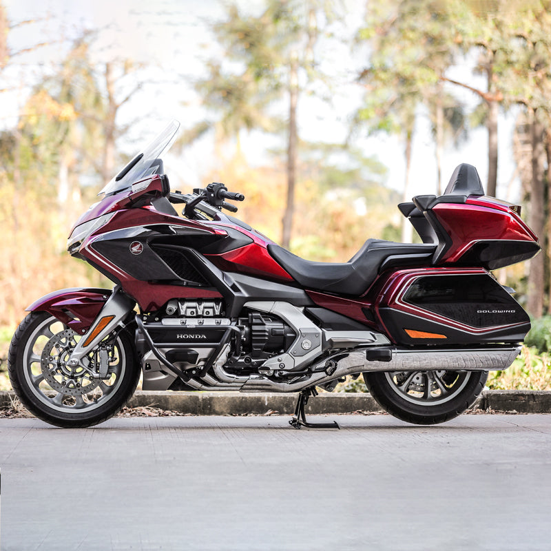 Crash bar LOBOO CHG34 nero su Honda Gold Wing GL1800, vista laterale