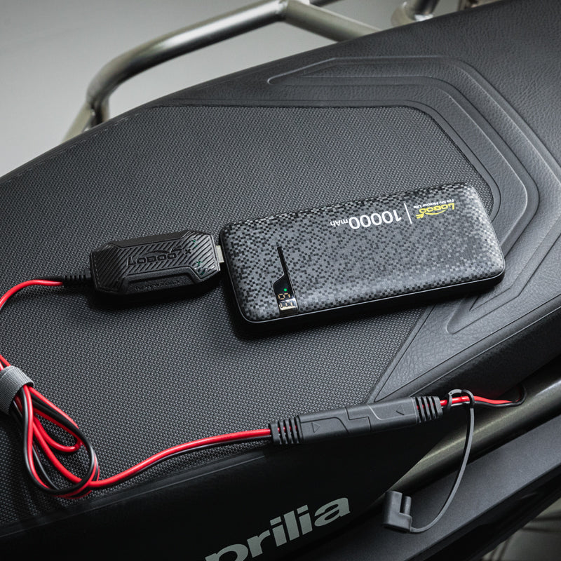 Ricarica della batteria della moto con C20Pro e power bank, senza presa di corrente