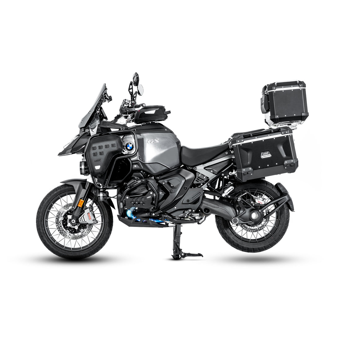 BMW R 1300 GS Adventure con paracoppa nero sotto il motore, vista laterale