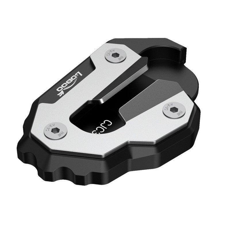 Piastra cavalletto LOBOO CJC34 in vista tre quarti, profilo basso lavorato CNC