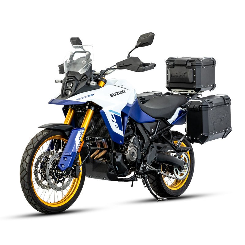 Suzuki V-Strom 800DE di tre quarti con bauletto LOBOO PIKE TRACKER argento sulla piastra JP421W