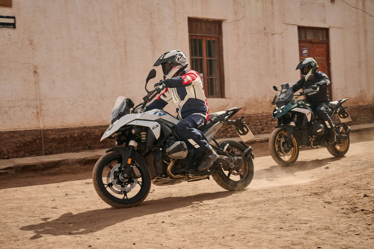 BMW R 1300 GS, maxi enduro boxer da 145 CV