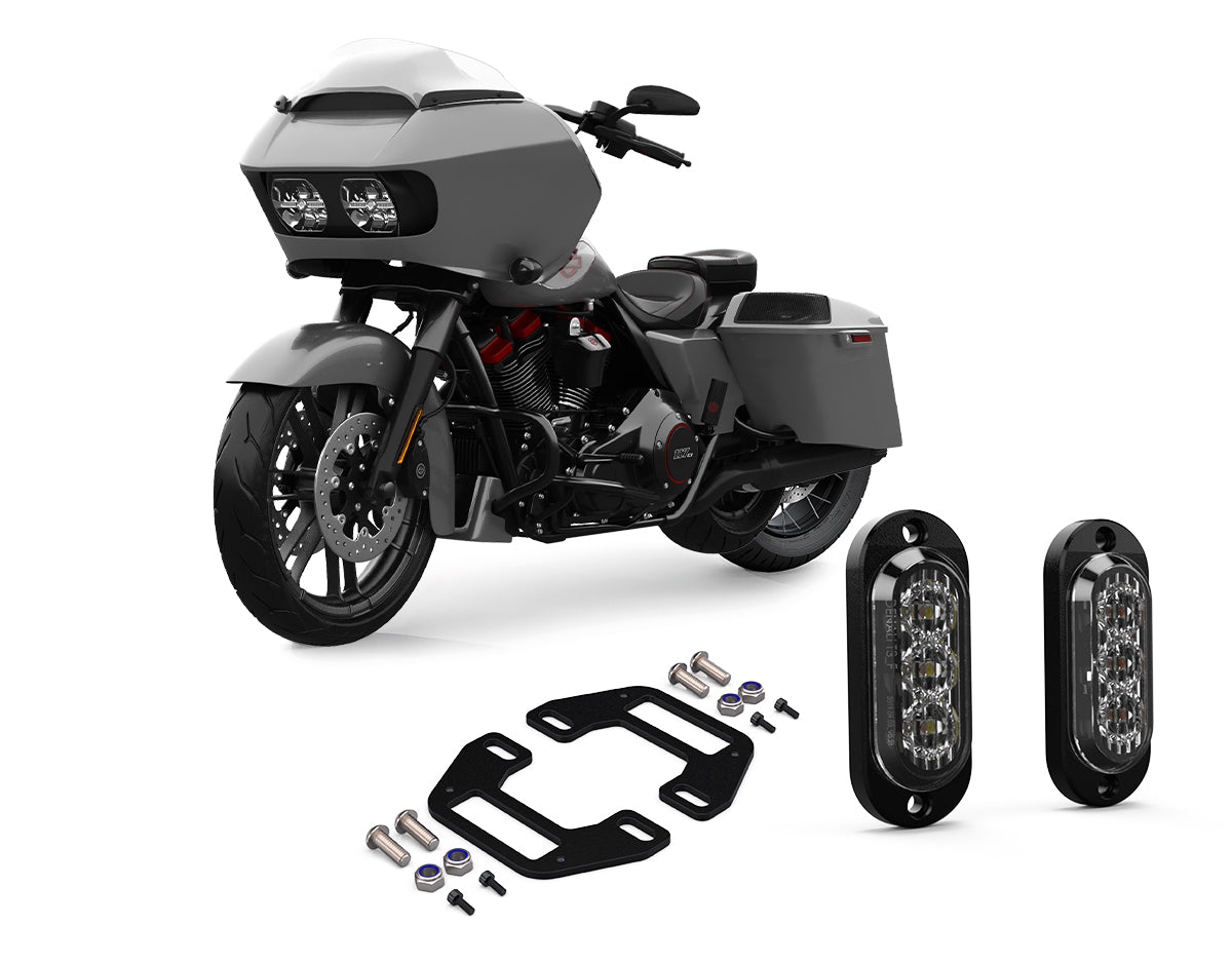 Kit visibilità posteriore DENALI con indicatori T3 sulla targa di una Harley-Davidson Road Glide