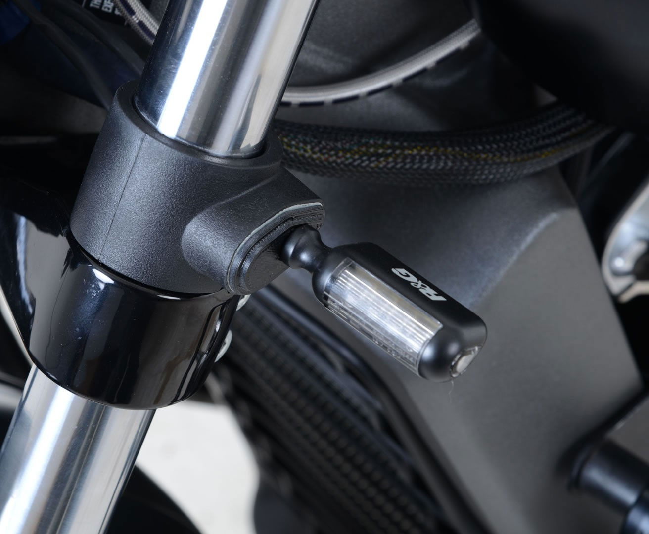 Adattatori per minifrecce anteriori per Indian Scout '15- / Scout Bobber / Scout Sixty  (minifrecce non incluse)