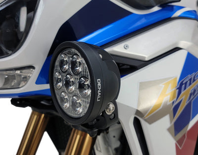 Dettaglio del fissaggio alla carena del supporto faretti Africa Twin