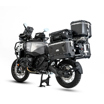 Moto da viaggio con valigie laterali, bauletto e borsa ALPS da 18 litri