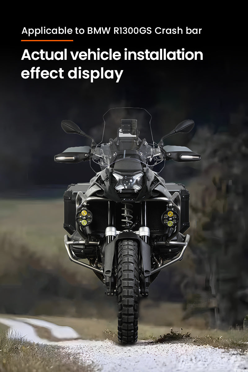 Regardez comment il se présente sur la moto