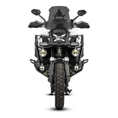 Crash bar LOBOO CHG151 nero montato sulla BMW R 1300 GS Adventure, vista frontale con faretti ausiliari