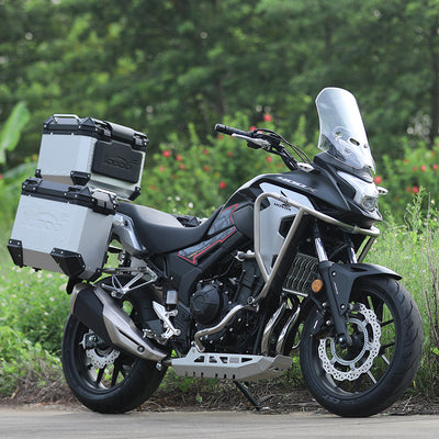 Honda CB400X con crash bar LOBOO CHG281 montato, vista di tre quarti anteriore destra