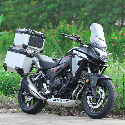 Honda CB400X con crash bar LOBOO CHG281 montato, vista di tre quarti posteriore sinistra
