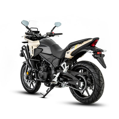 Honda NX400 con crash bar LOBOO CHG289 nero, vista tre quarti posteriore sinistra