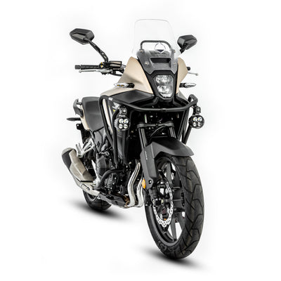 Honda NX400 con crash bar LOBOO CHG289 nero e faretti ausiliari, vista tre quarti anteriore