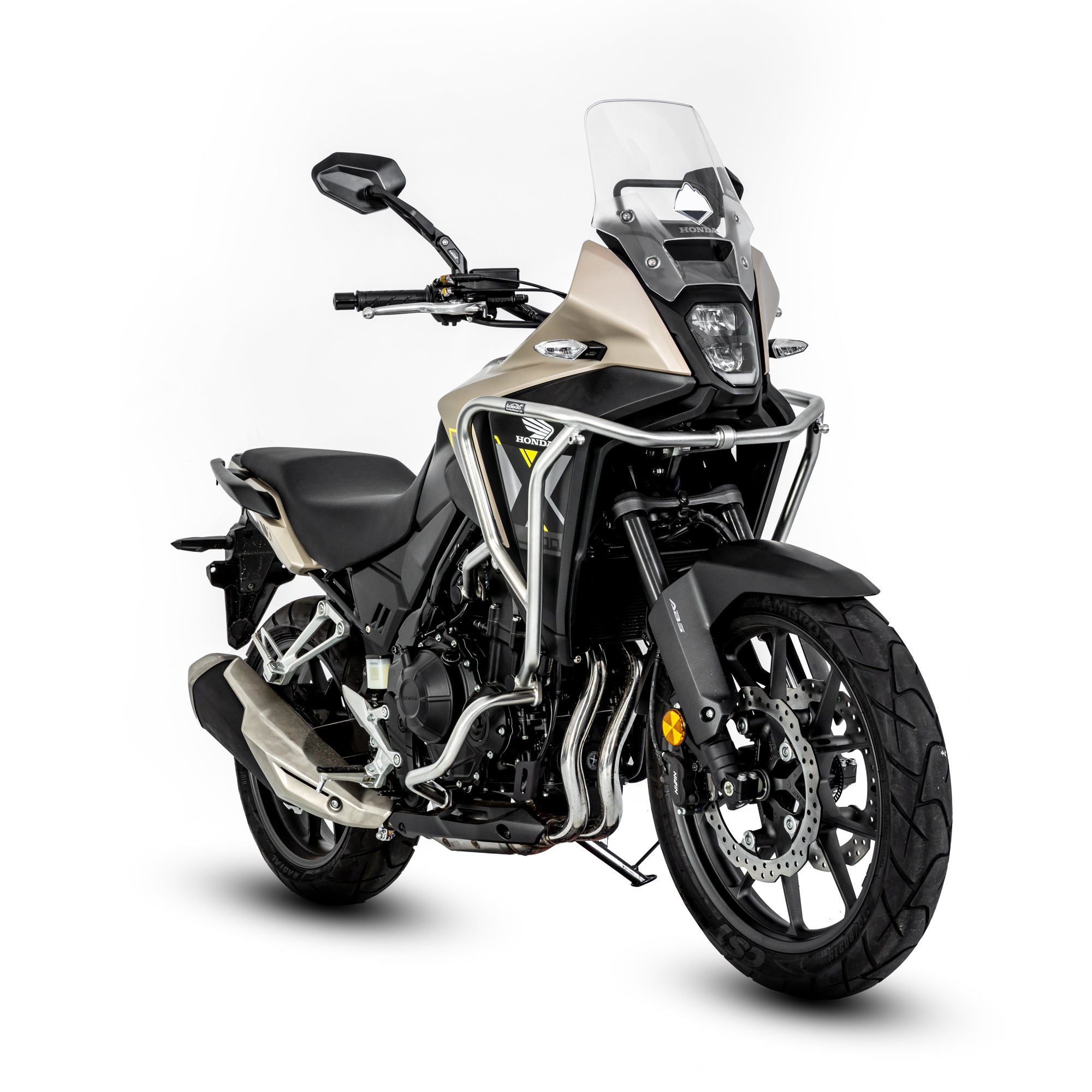 Honda NX400 con crash bar LOBOO CHG289 argento, vista tre quarti anteriore destra