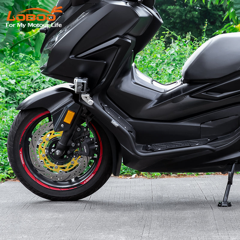 Crash bar LOBOO CHG37 montato sulla Honda Forza 350, dettaglio anteriore con faretto ausiliario sulla staffa inclusa