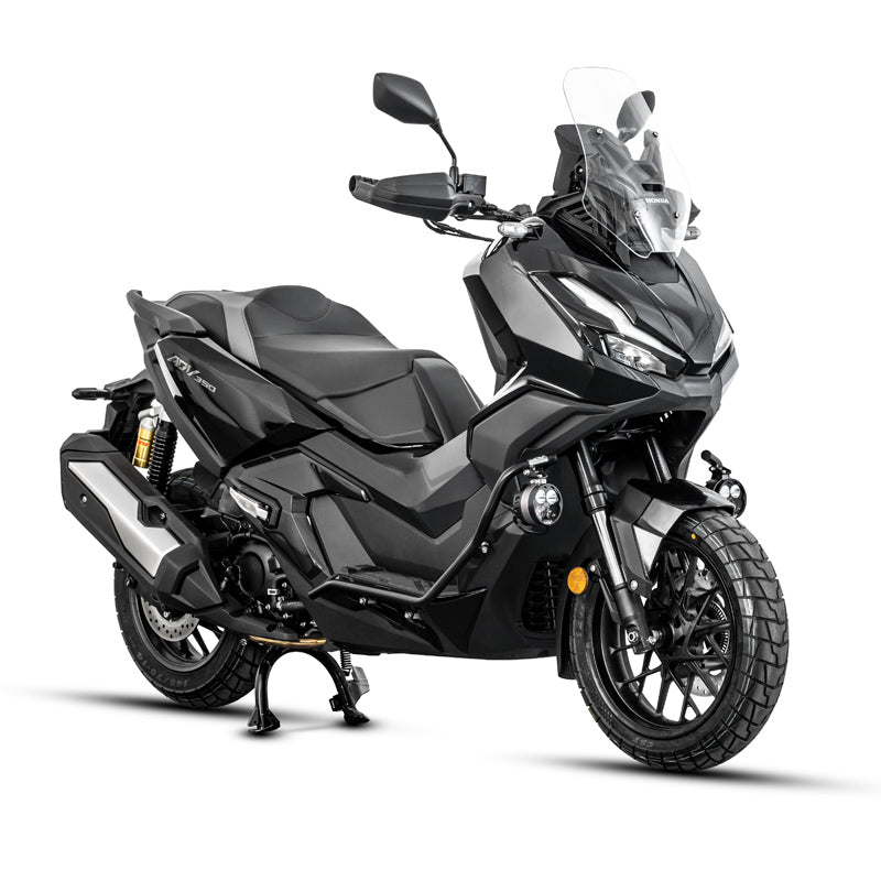 Honda ADV 350 con crash bar LOBOO CHG511 e faretti, vista tre quarti anteriore destra