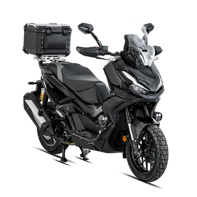 Honda ADV 350 con crash bar LOBOO CHG511, faretti e top case, vista tre quarti destra