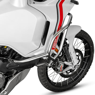 Crash bar LOBOO CHG581 argento sul fianco motore della Ducati DesertX, dettaglio
