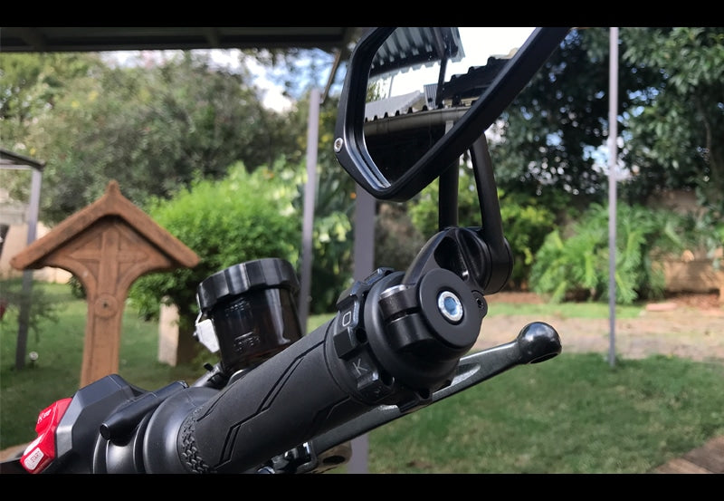 Monté sur la moto
