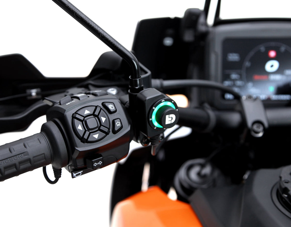 Interruttore DialDim DENALI montato al manubrio della Harley-Davidson Pan America