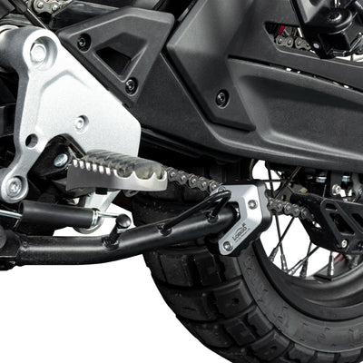 Estensione cavalletto LOBOO CJC603 montata sul cavalletto laterale di una CFMOTO 800MT-X