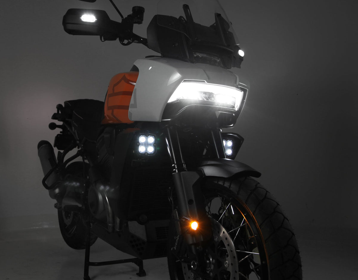 Faretti DENALI accesi sulla Harley-Davidson Pan America comandati dal DialDim
