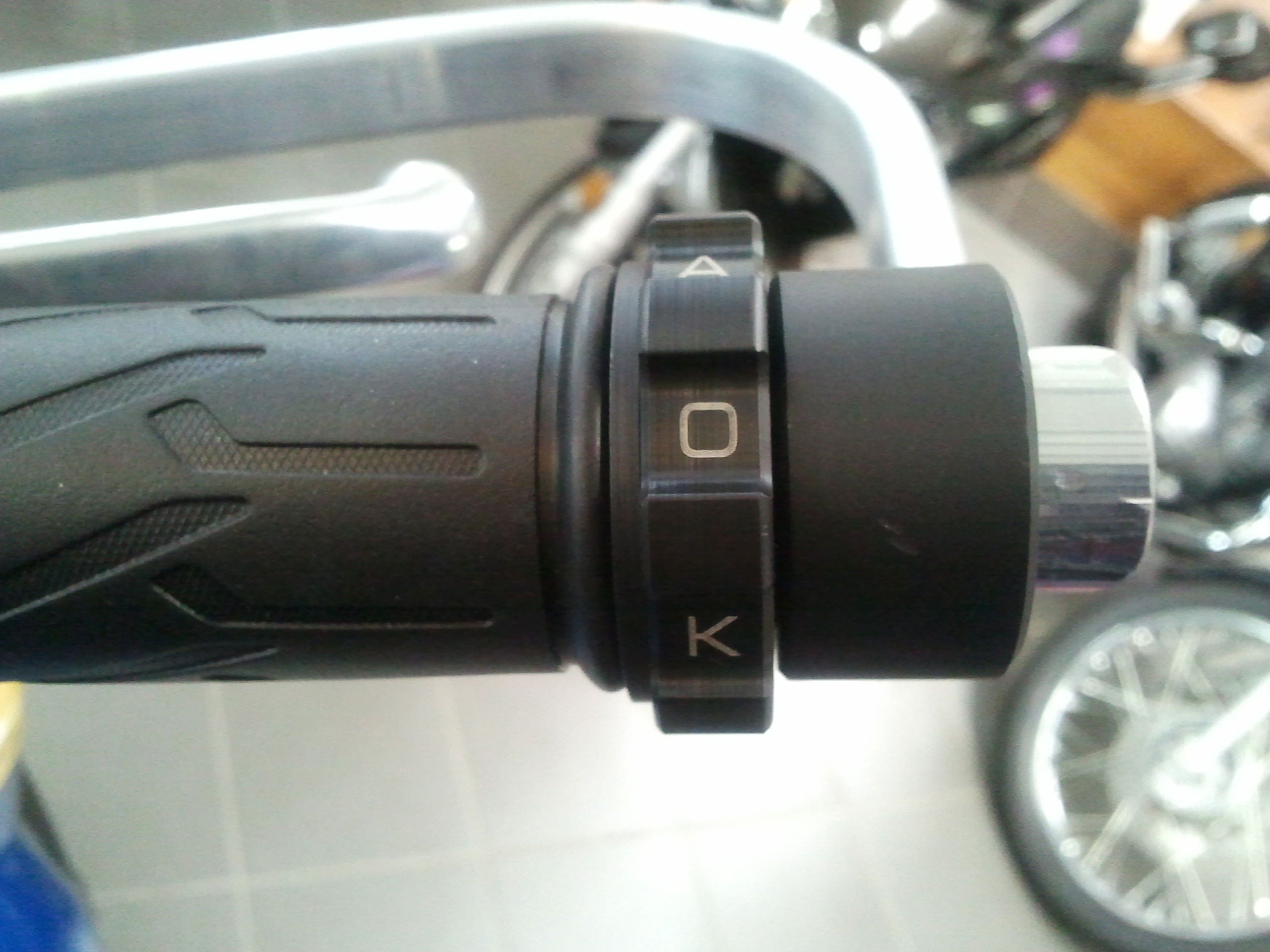 KAOKO stabilizzatore manubrio con cruise control - YAMAHA XT1200Z '10- (con paramani OEM e manopole riscaldate e con Barkbuster