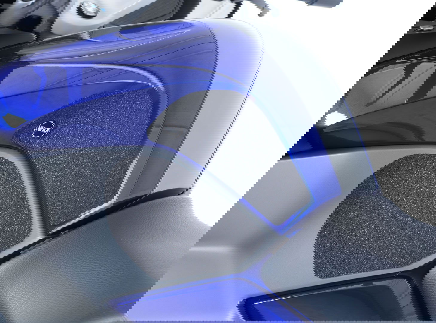 Kit 4pz.adesivi anti-scivolo serbatoio BMW R1250RT '19- / R1200RT '14- chiaro