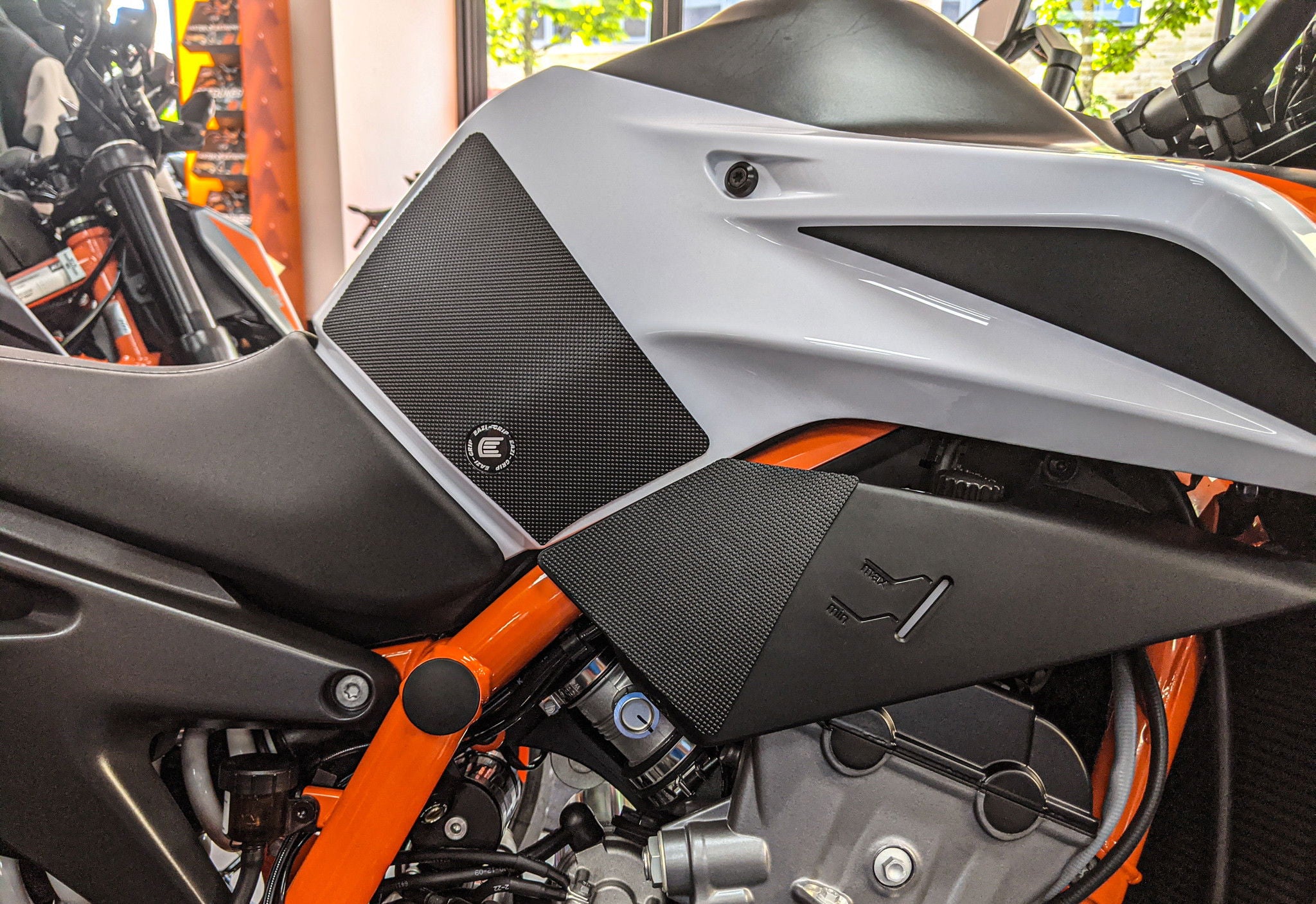 Kit adesivi antiscivolo paraserbatoio KTM 790 DUKE 2018-