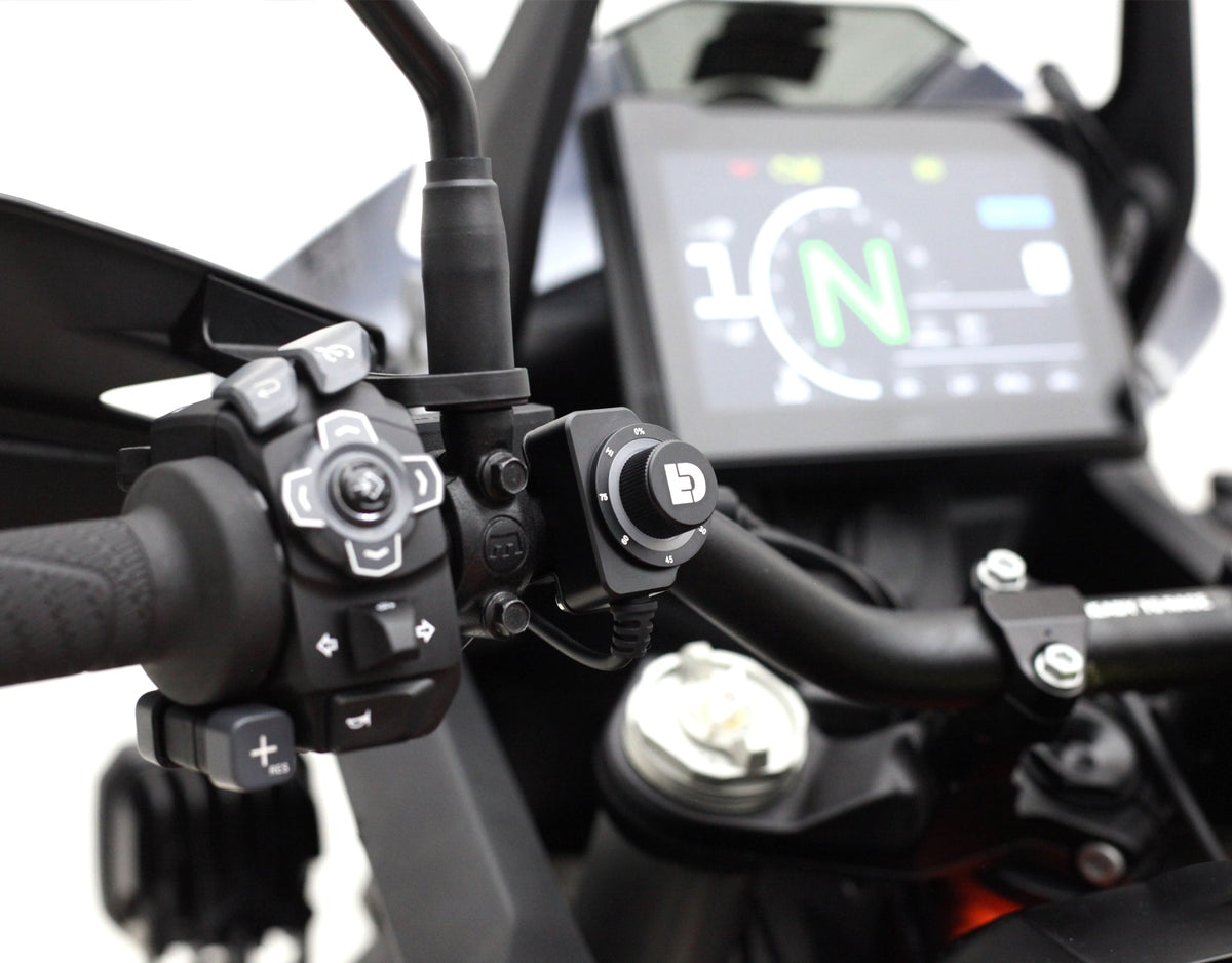Interruttore DialDim DENALI montato al manubrio della KTM 1290 Super Adventure