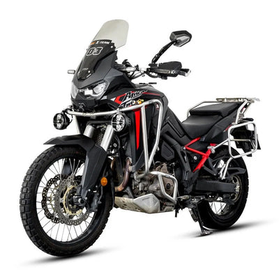 Honda Africa Twin con coppia di fari ausiliari LOBOO L18S installati sulla crash bar