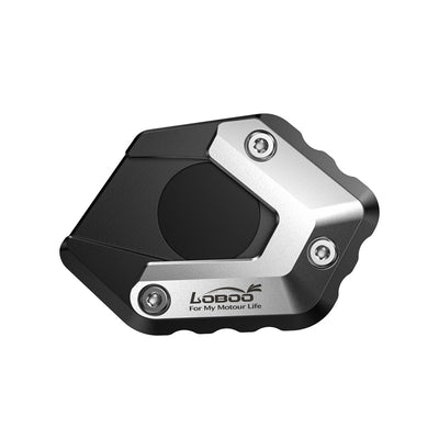Piastra cavalletto LOBOO CJC421 vista dall'alto, con la staffa argento che stringe sul piede originale