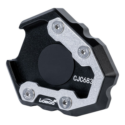 Piastra cavalletto LOBOO CJC683 in vista tre quarti, con il codice inciso sulla base