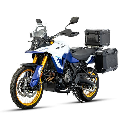 Suzuki V-Strom 800DE di tre quarti con bauletto LOBOO PIKE TRACKER argento sulla piastra JP421W