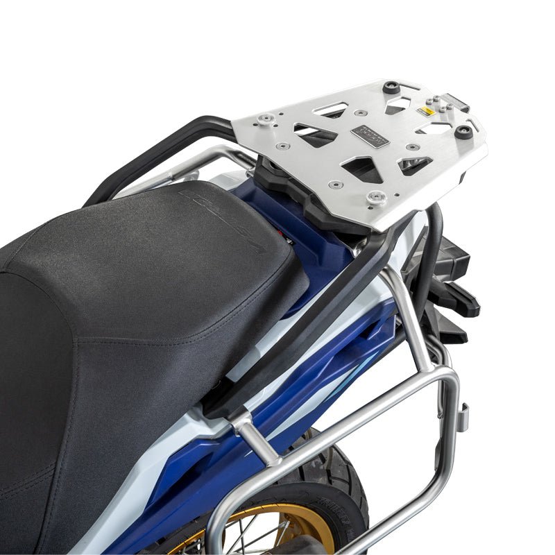 Piastra top case LOBOO JP421W montata sul codone della Suzuki V-Strom 800DE