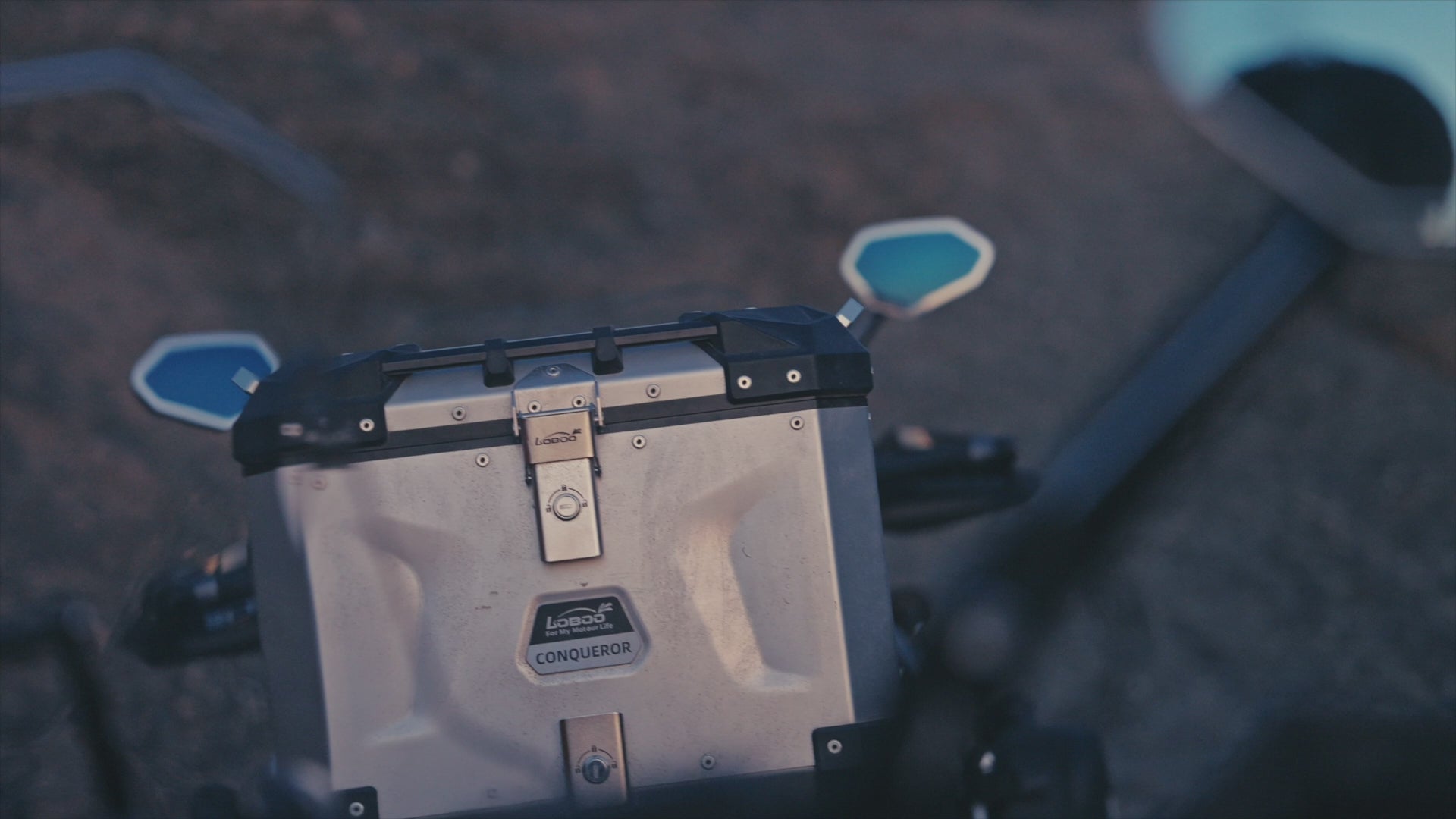 Charger la vidéo: Endurrad : équipement technique et accessoires intelligents pour les motos d&#39;aventure