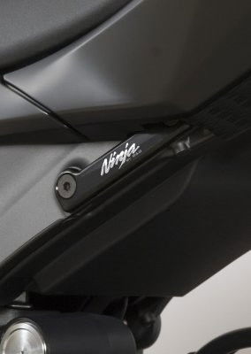 Staffa supporto scarico + piastra fori pedane posteriori, Kawasaki ZX6-R '09-