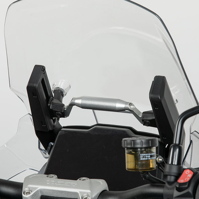 Supporto navigatore Tiger 1200 GT Pro, dettaglio della staffa destra montata