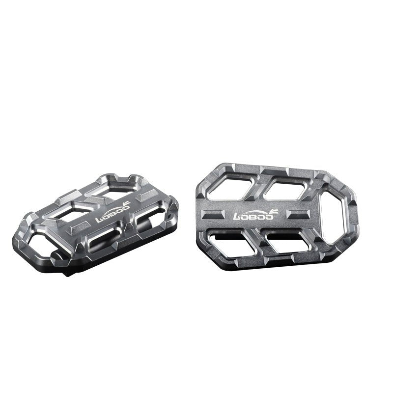 Appoggio ampliato per una guida in piedi più stabile, per BMW GS.